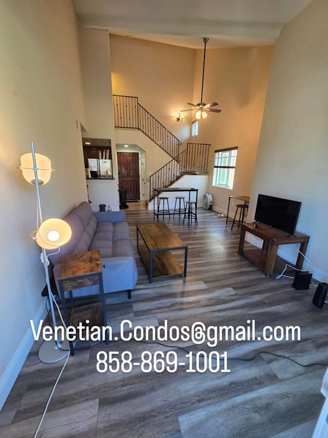 Venetian Condos's room