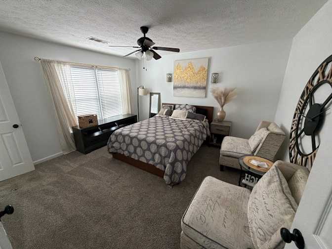 Alcove Rooms's room