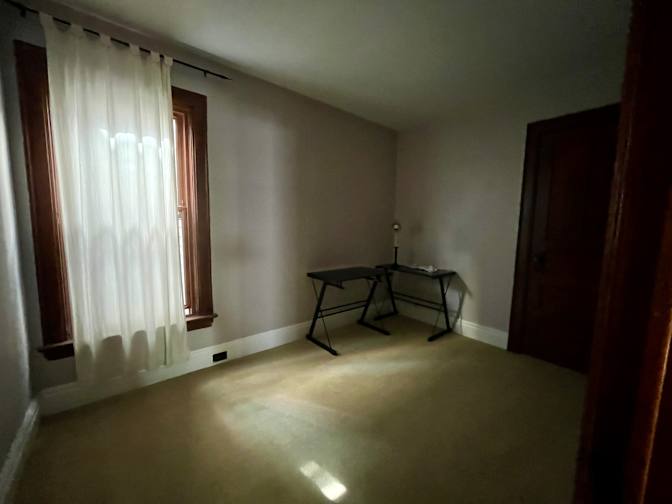 Leslie Mei's room