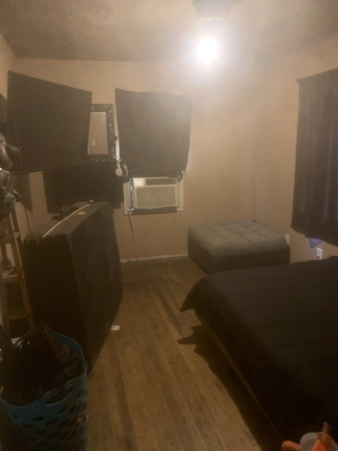 Quincy Lusk's room