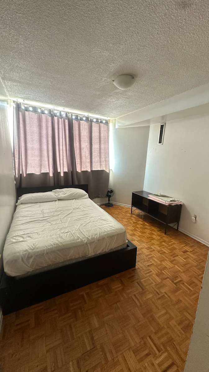 Adriane Hernandez's room