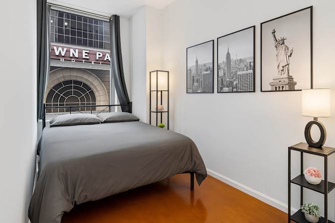 Luxury Building with Fitness Center and Rooftop's room