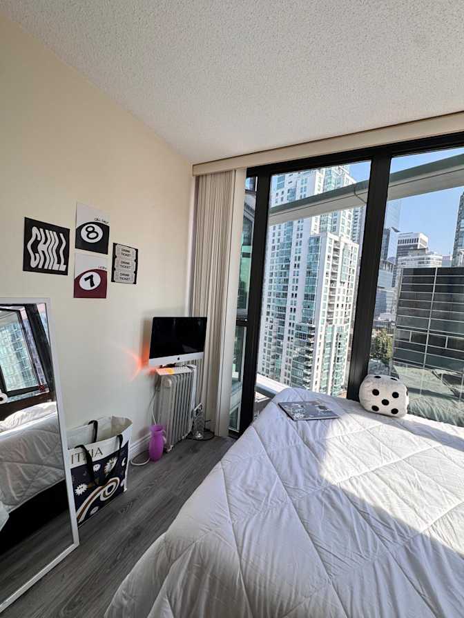 Alba Caselles's room