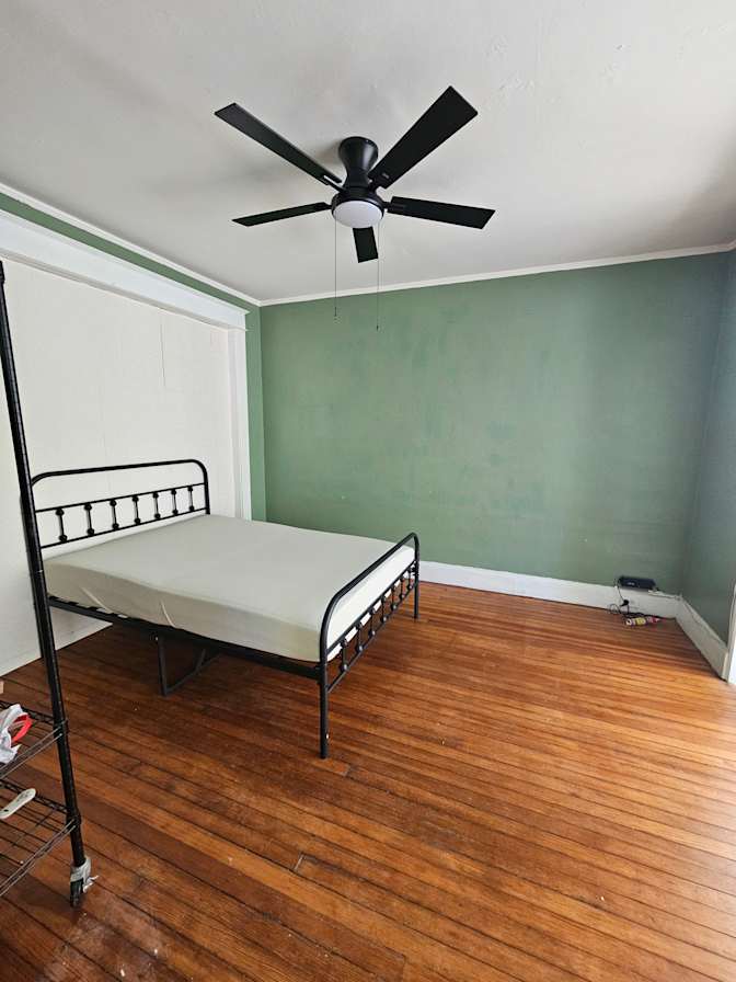 Aida's room
