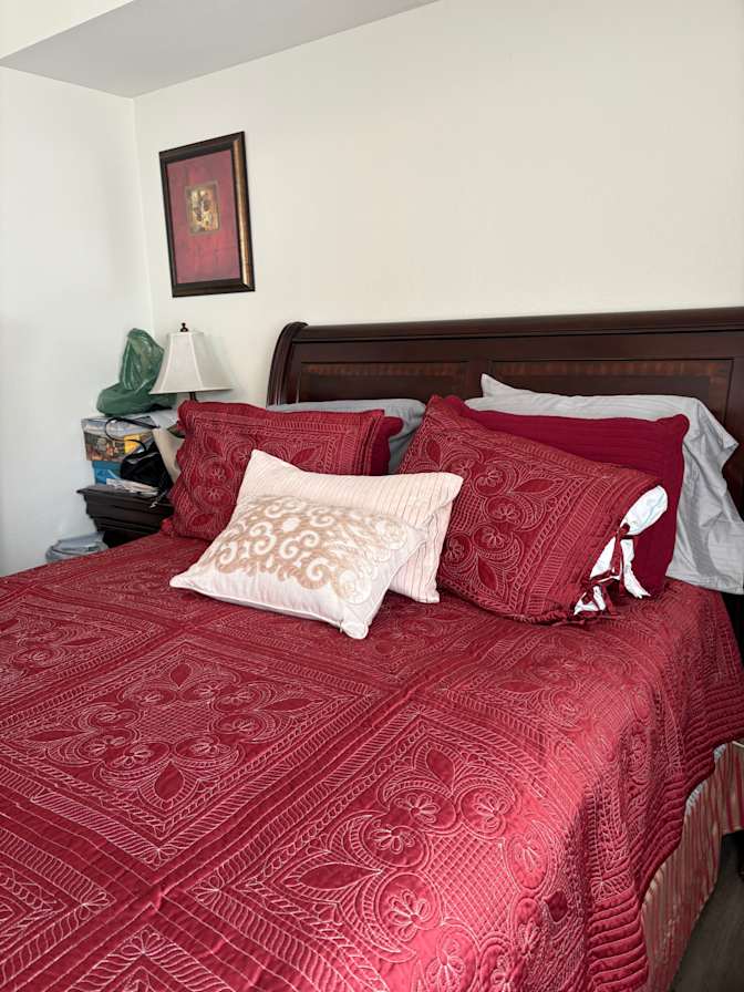 Mercedes's room