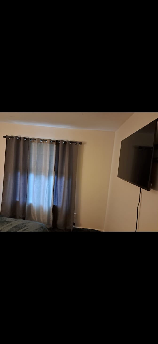 PEPE MANZANO's room