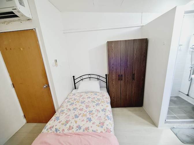 Roomy's room