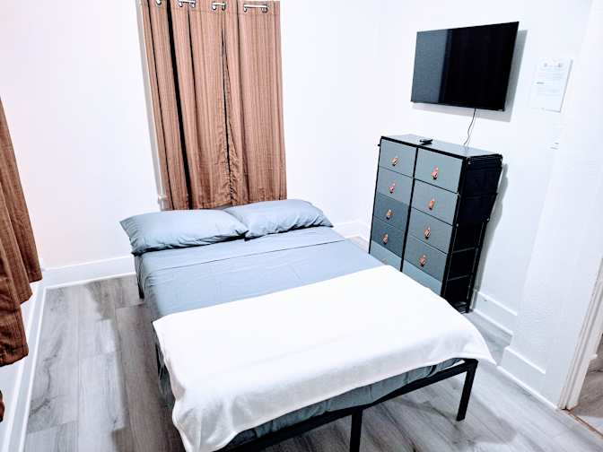 curtis's room