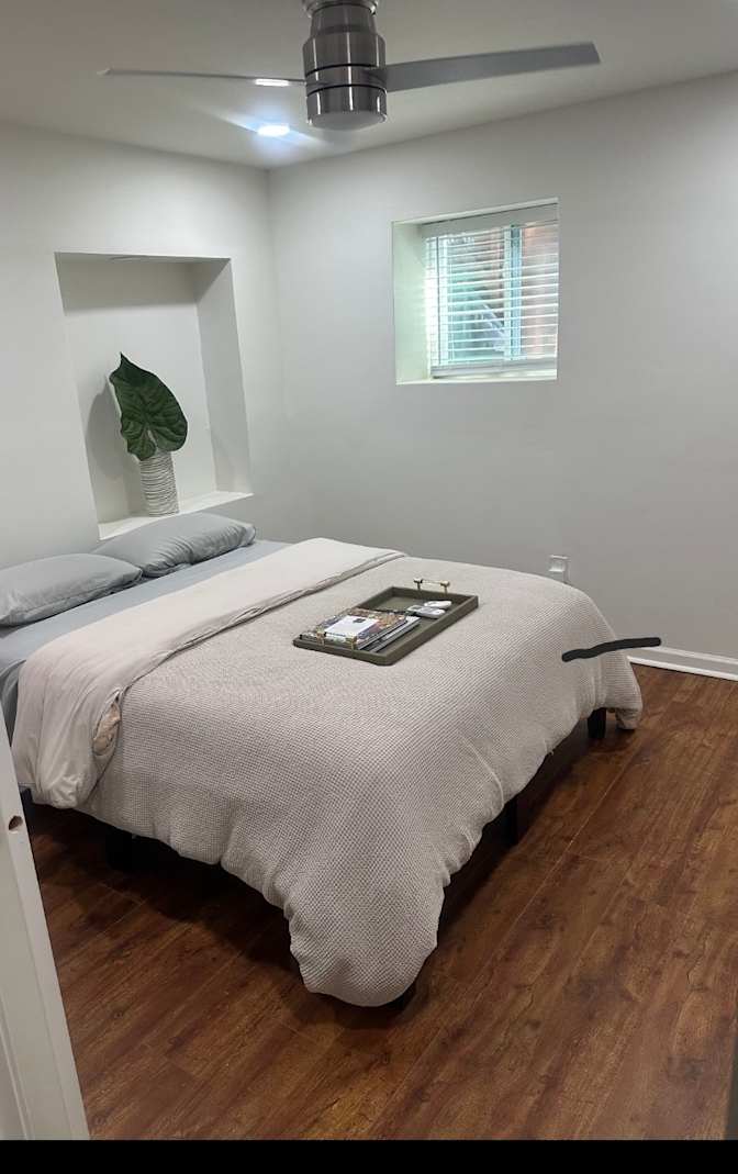 Alcove Rooms's room