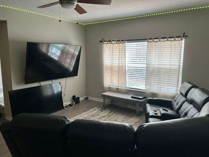 Ainsley L Blackmon's room