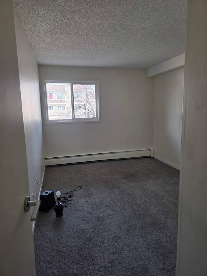 JOHNATAN  OROXKO's room