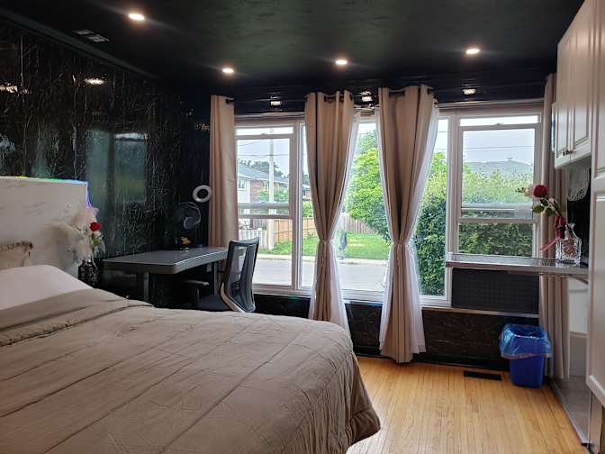 Dee's room