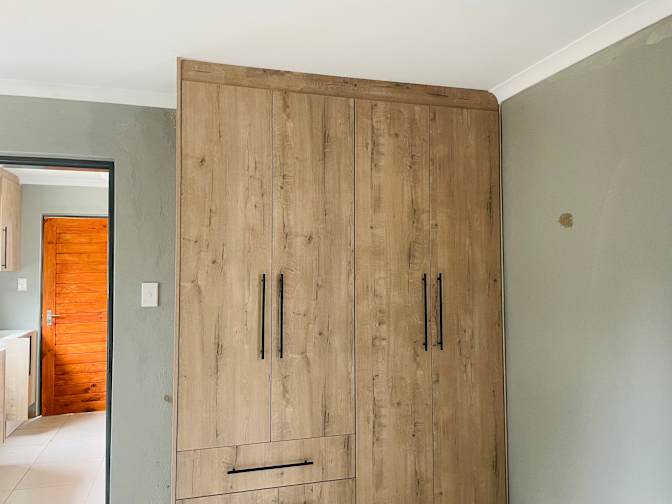 Hlume properties's room