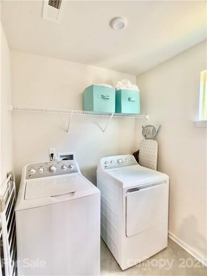 Alcove Rooms's room