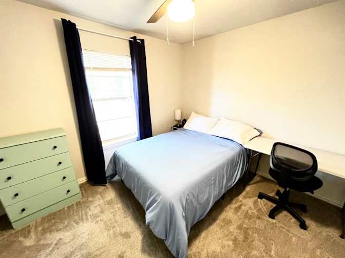 Magali A.'s room