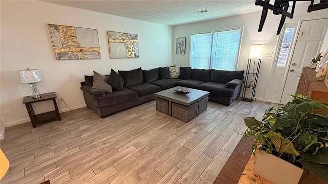 Alcove Rooms's room
