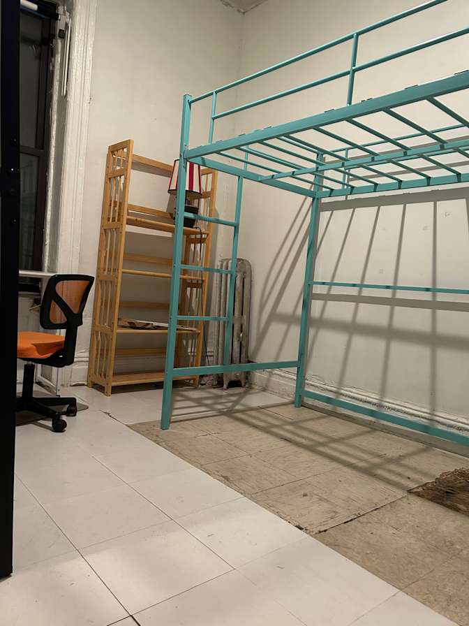 Reo's room