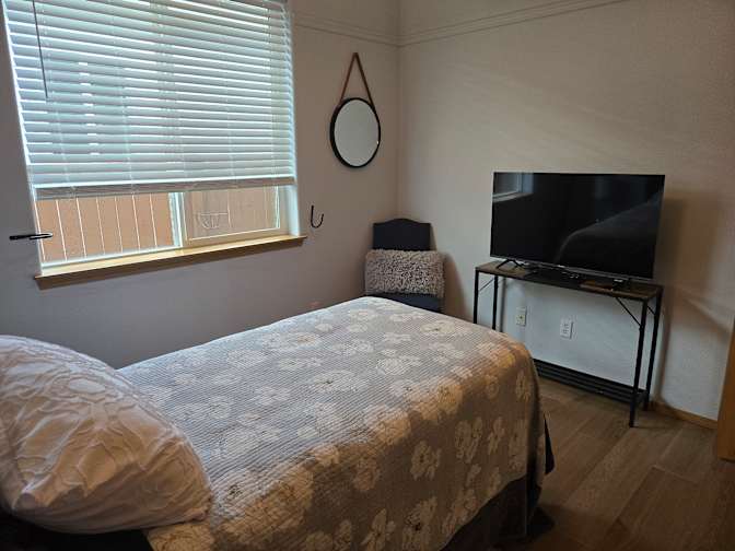 BETTY NEULEIB's room