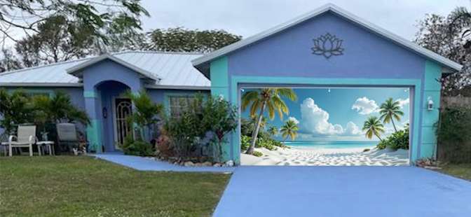 AlohaBeachArt's room