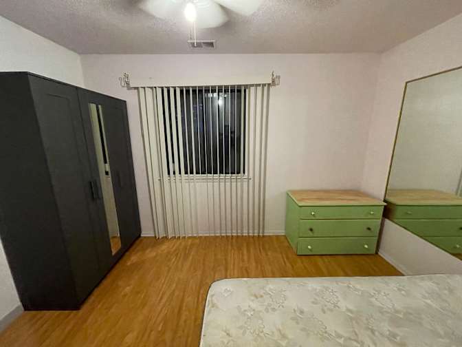 Zheng's room
