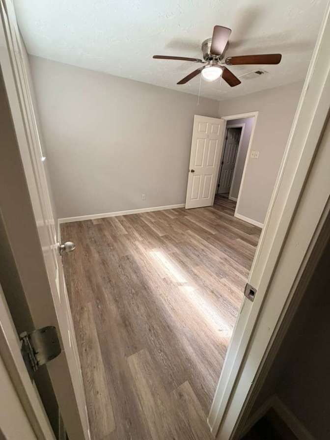 carlos's room
