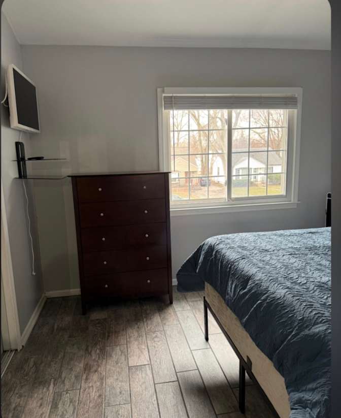 JJ RENTALS MORE's room