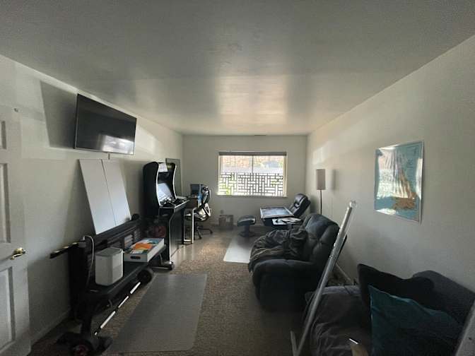 PRIVATE BEDROOM - Danbury - Connecticut - Office - Music - Craft Studio's room