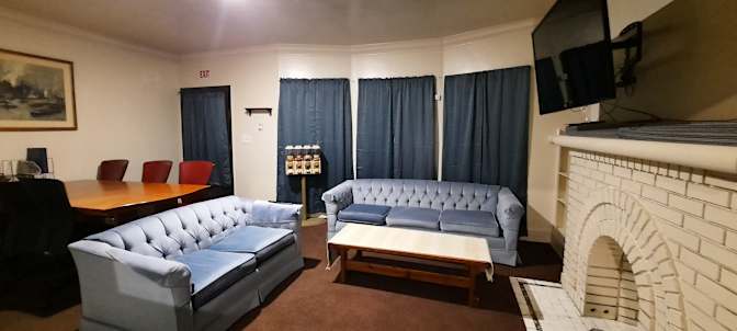 Kinsman Of Neighbors's room