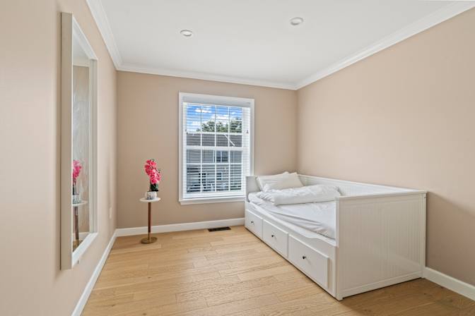 Linh Johnson's room