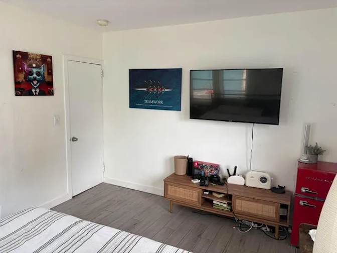 Beautiful clean furnished private room's room