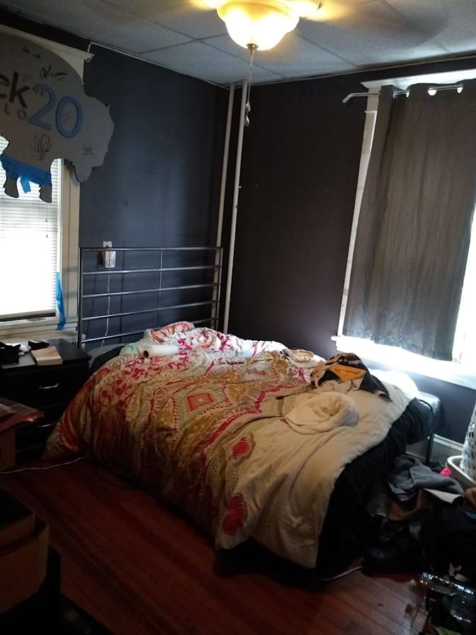 Yong's room