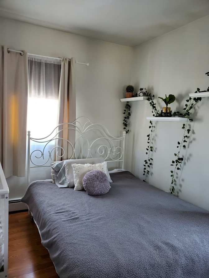 Scarlett's room
