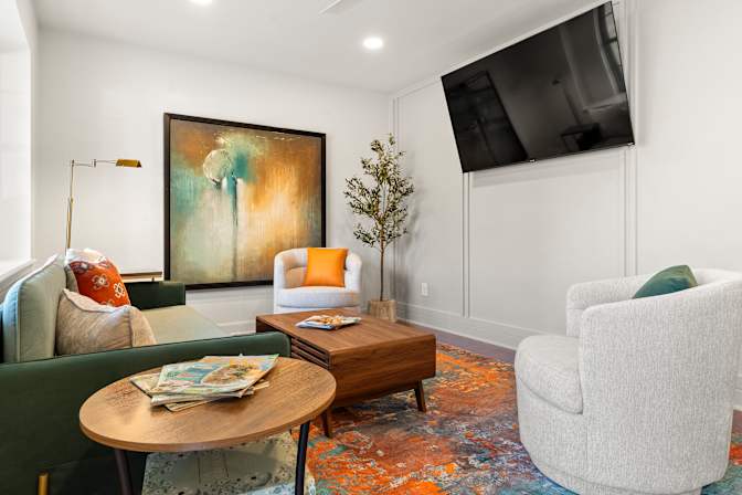 Tomic Properties's room