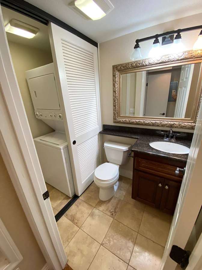 Venetian Condos's room