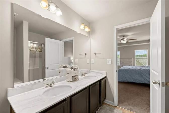 Alcove Rooms's room