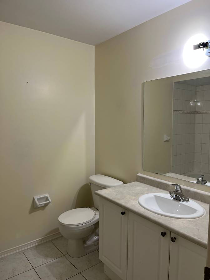 Henry Nguyen's room