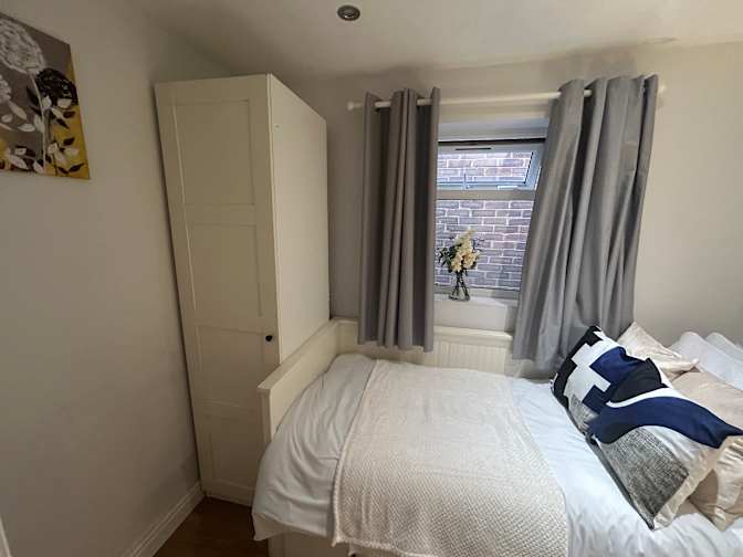 Naomi's room