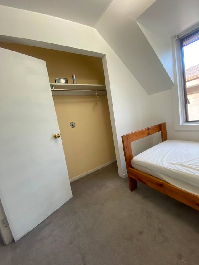 Issa's room