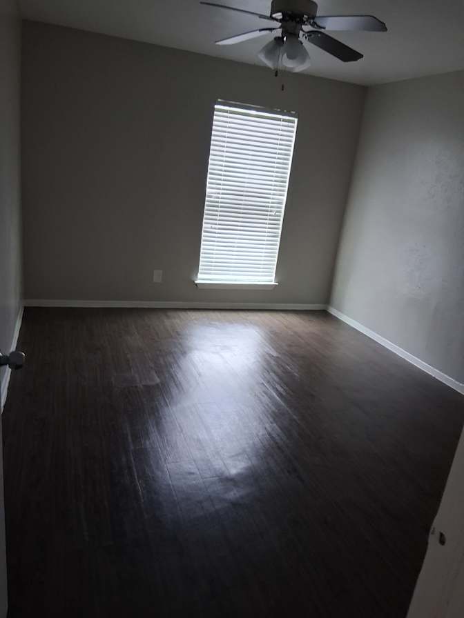 Omar  Taylor's room