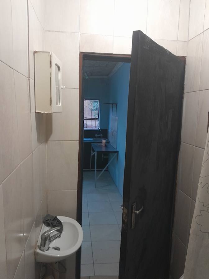 Ishola's room