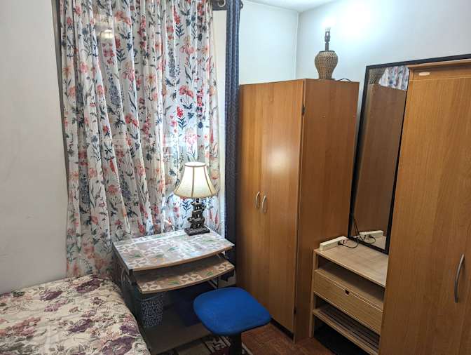 Furnished Room's room