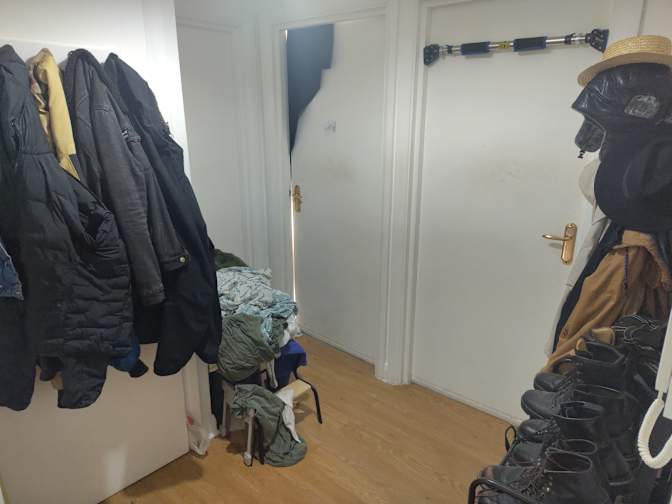 sam's room
