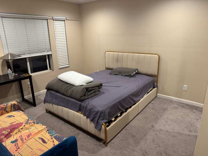 ruoyu  wang's room