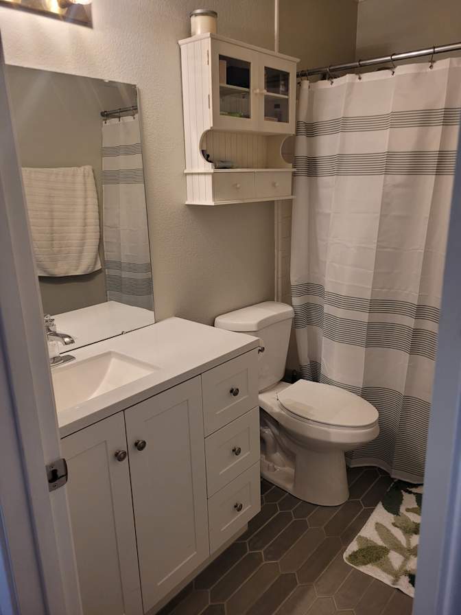 Ruthanne Hopkins's room