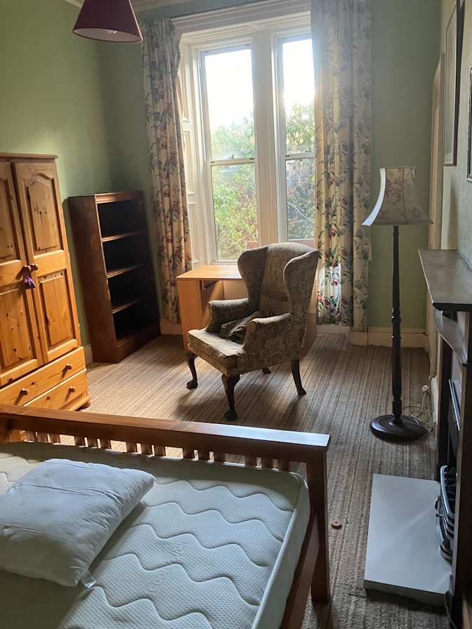 DAVID HEAVENOR's room