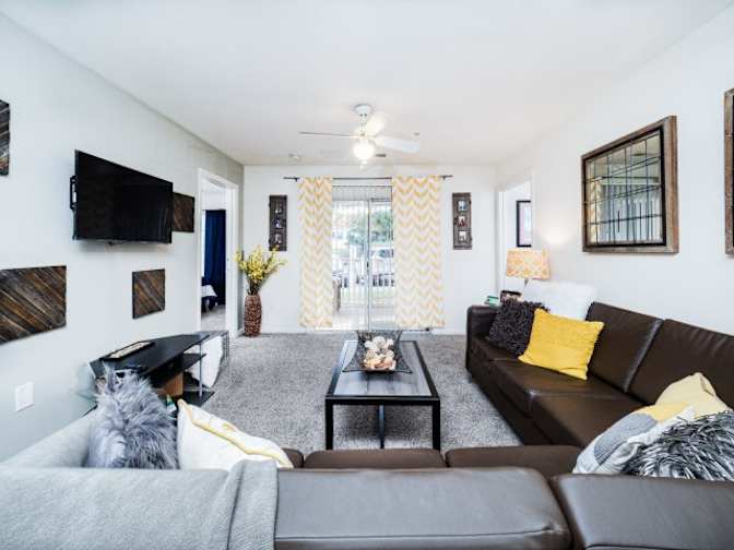 Alcove Rooms's room