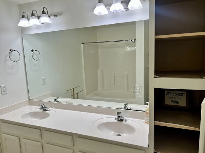 Alcove Rooms's room