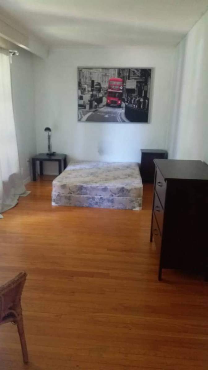 Payam's room