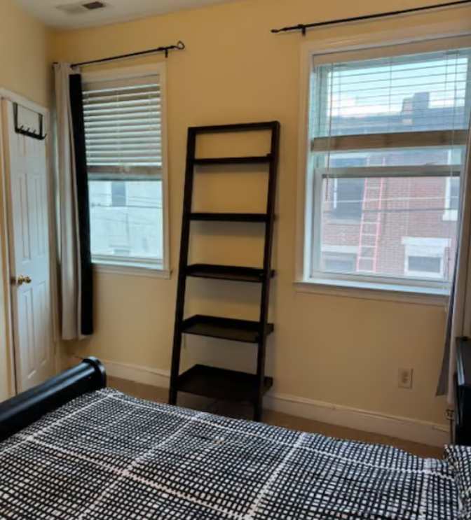 Naomi's room