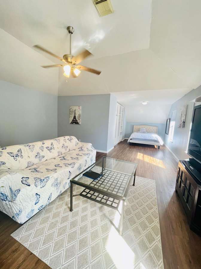 Hannah Nguyen's room